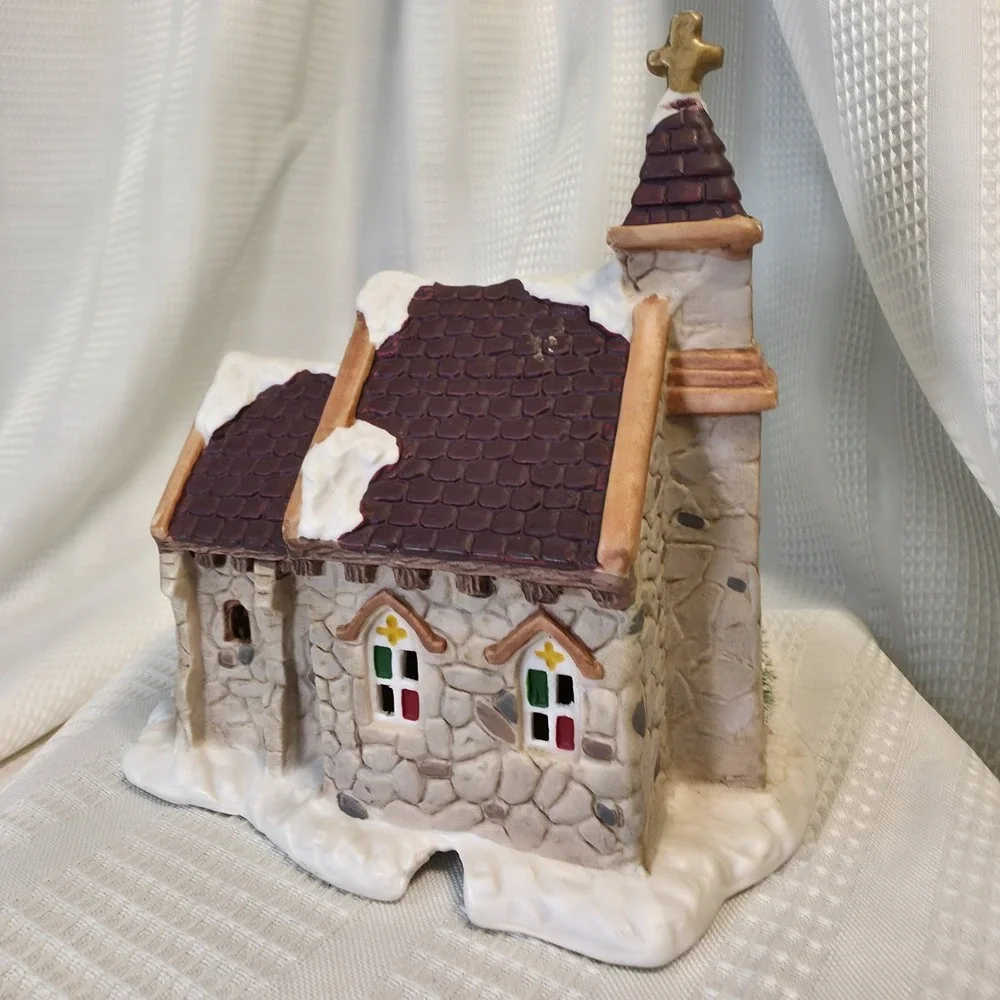 Christmas‎ Valley Hand Painted Porcelain Church Collector's Series Vintage 1991